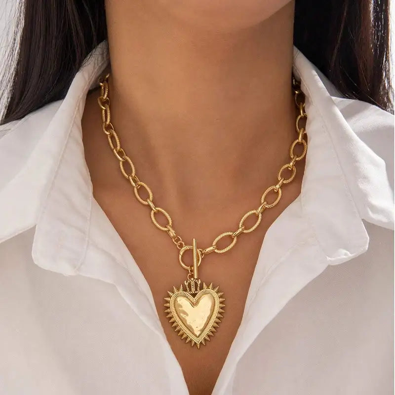 HEART PENDANT NECKLACE