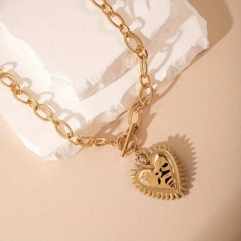 HEART PENDANT NECKLACE