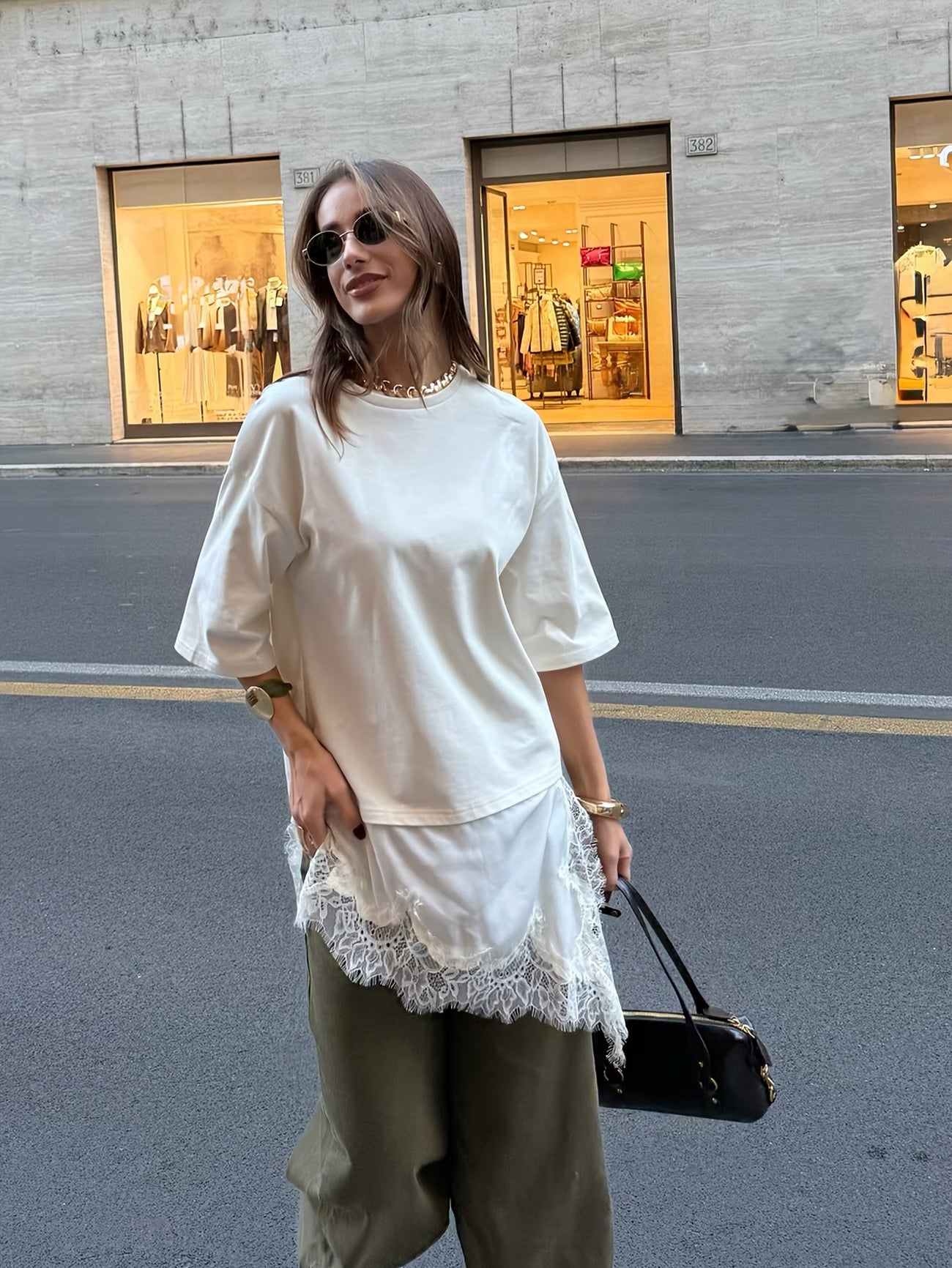 CONTRAST OVERSIZED TEE