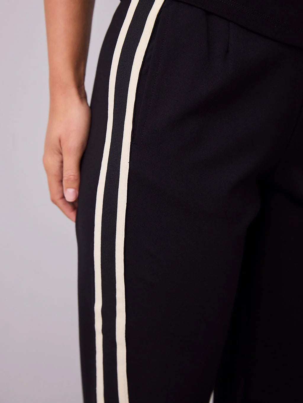 SIDE STRIPE PANT