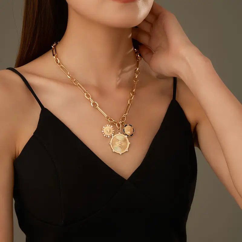 TRI PENDANT NECKLACE