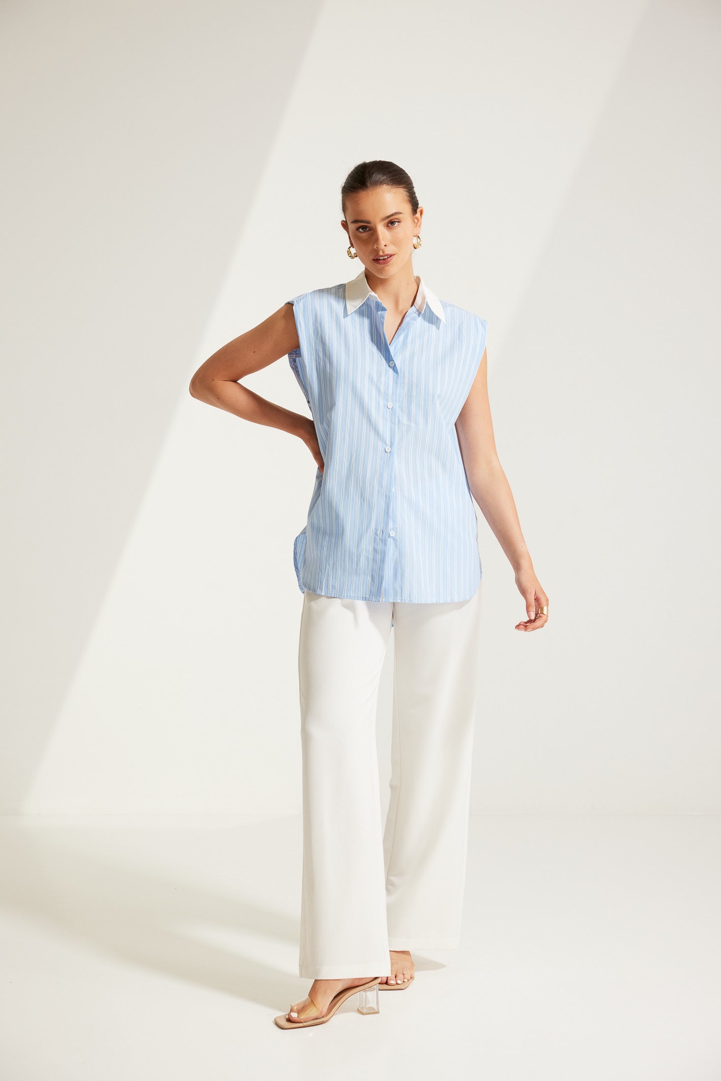 DELLA CONTRAST SLEEVELESS SHIRT