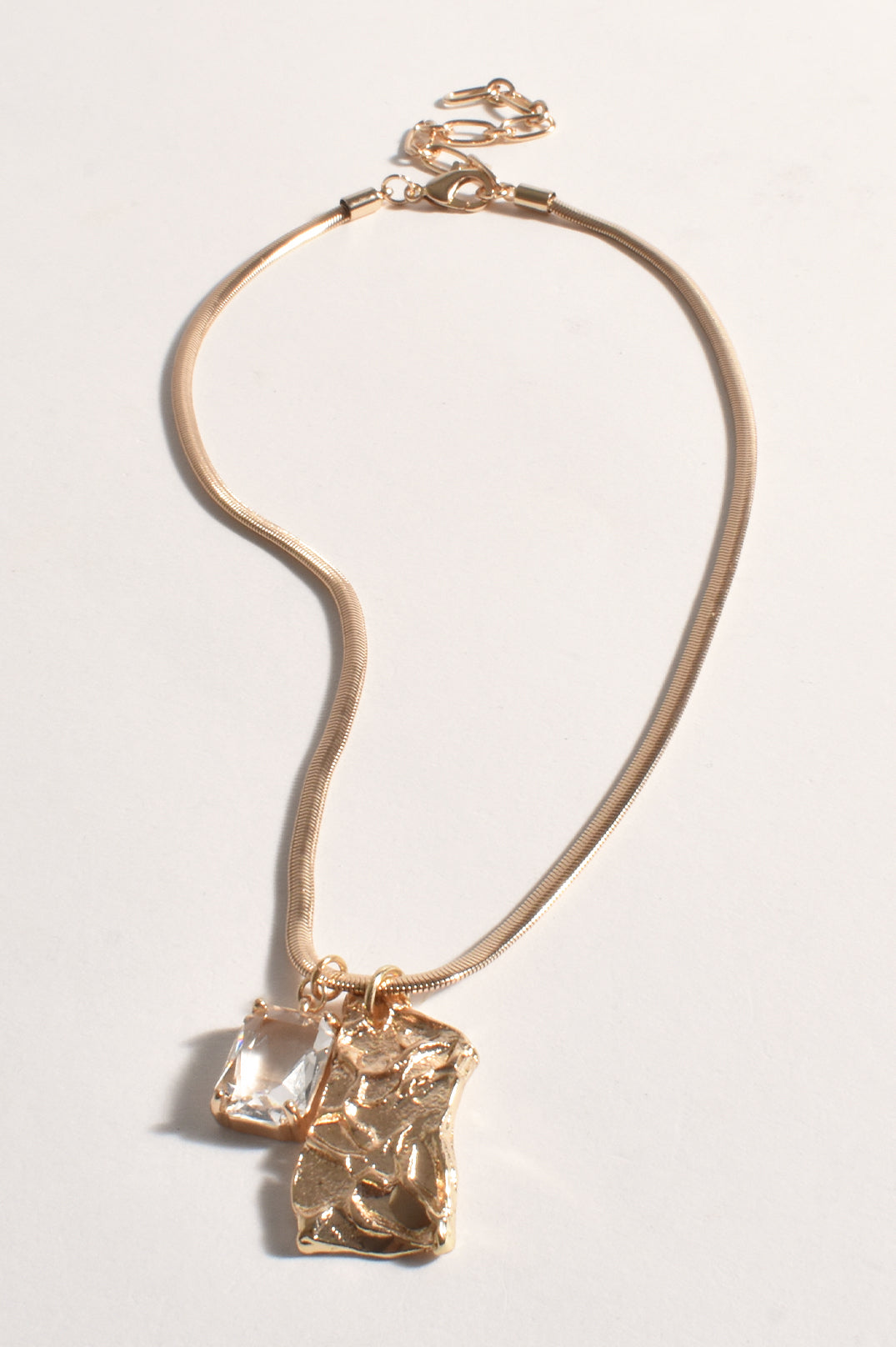 CHARM AND JEWEL SHORT NECKLACE