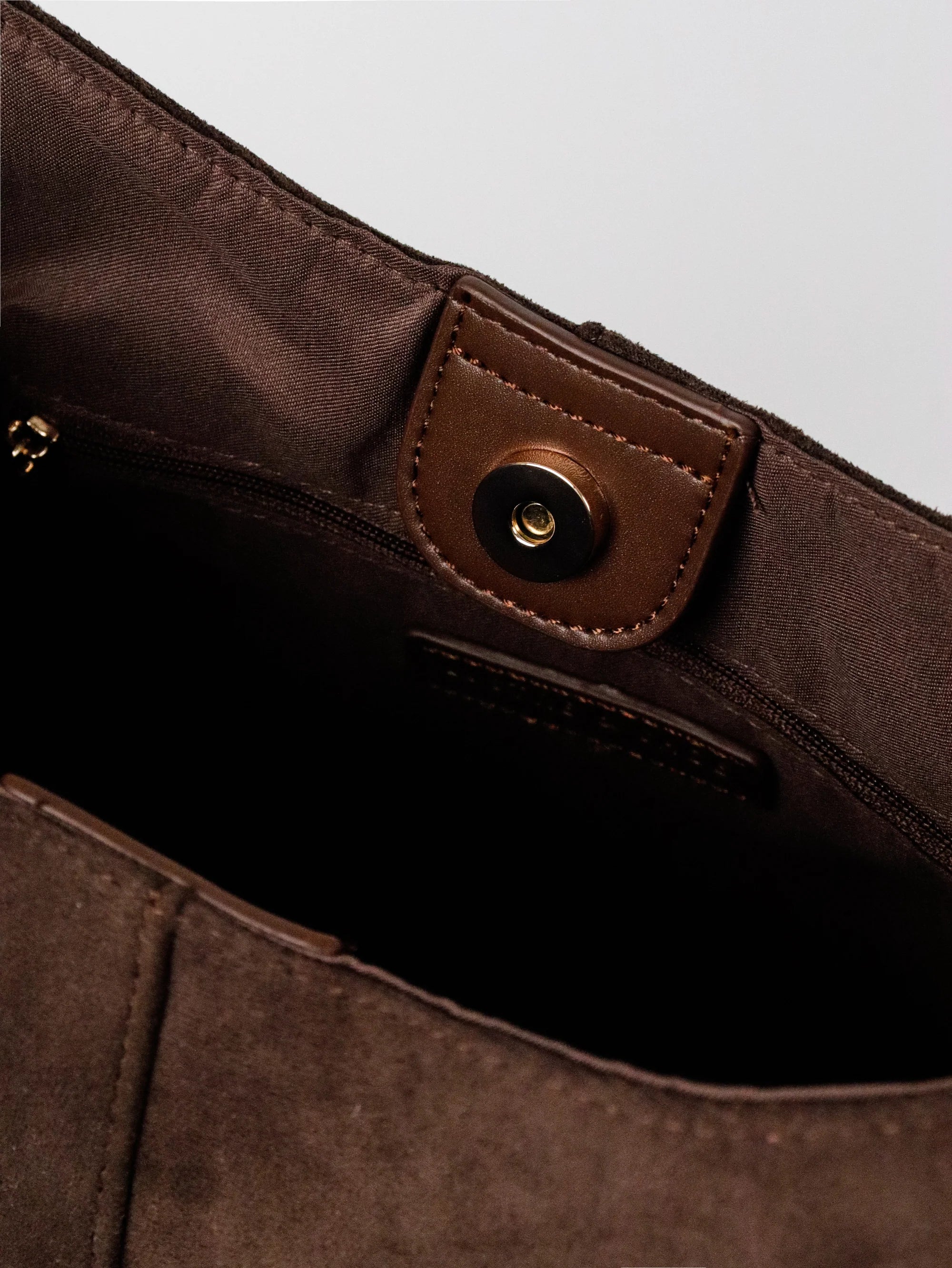 Remy Suede Shoulder Bag in Olive