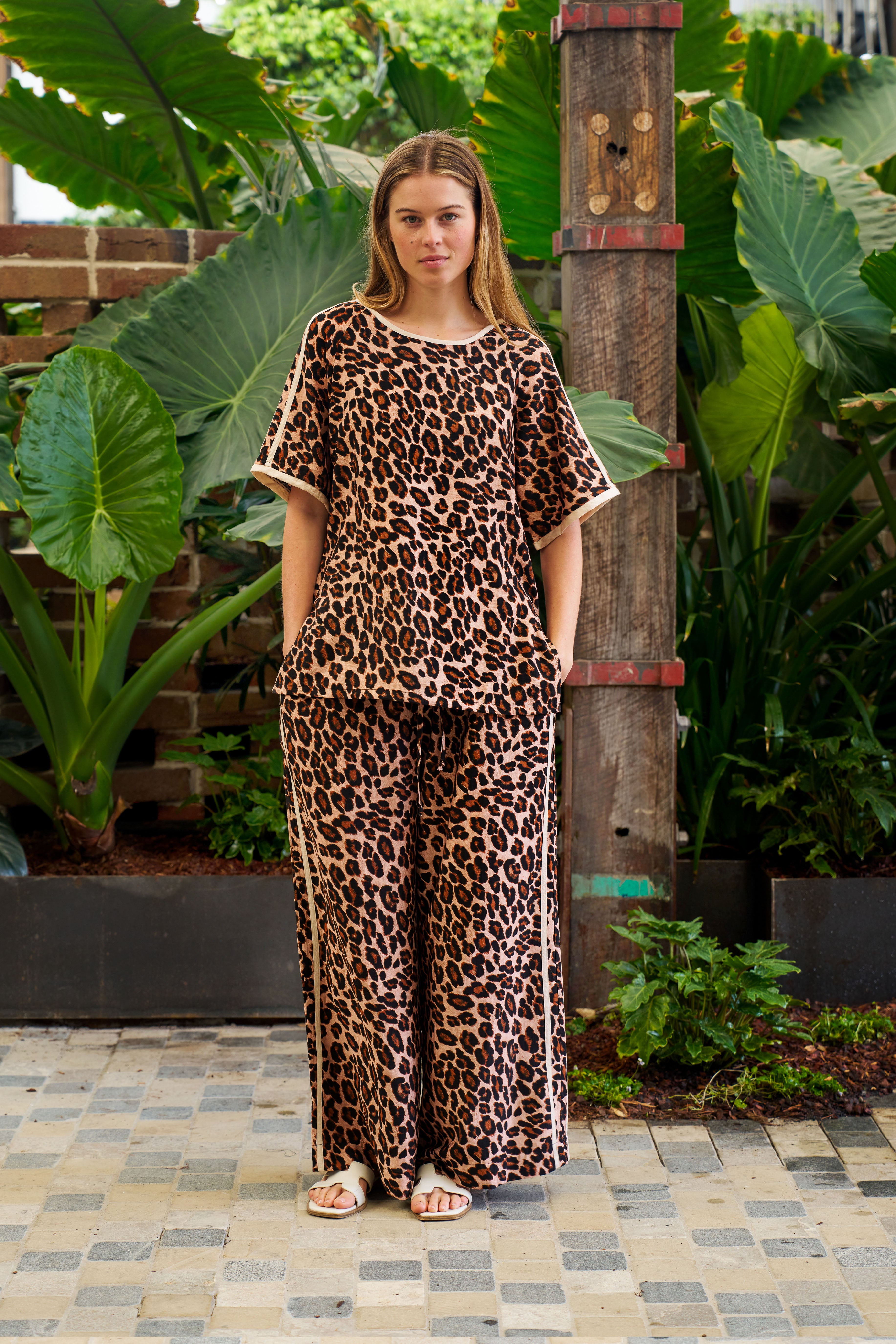 RAINA LEO TOP