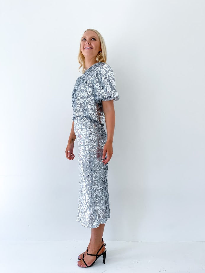 SEQUENCE FLOWER TOP