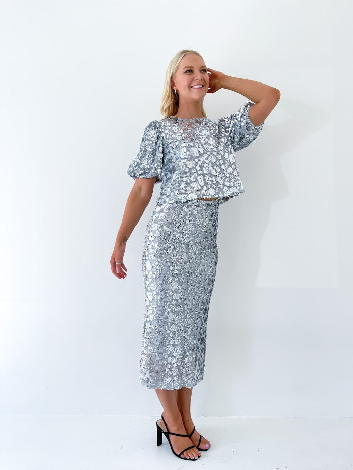 SEQUENCE FLOWER TOP
