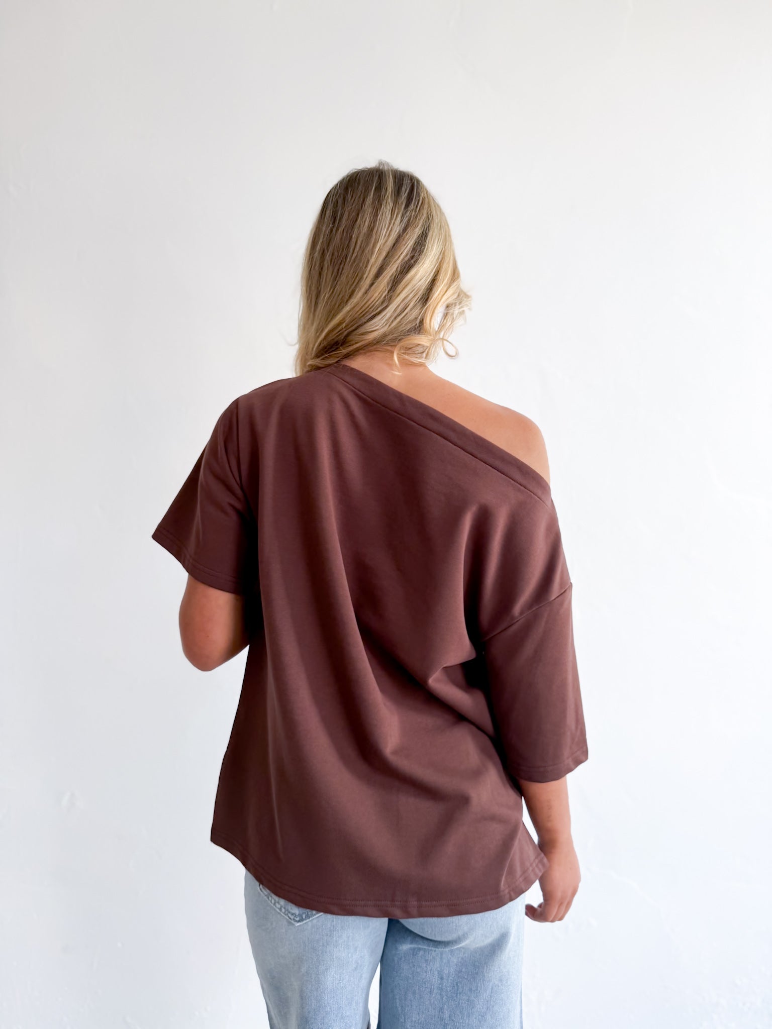 JUANITA OFF SHOULDER TEE