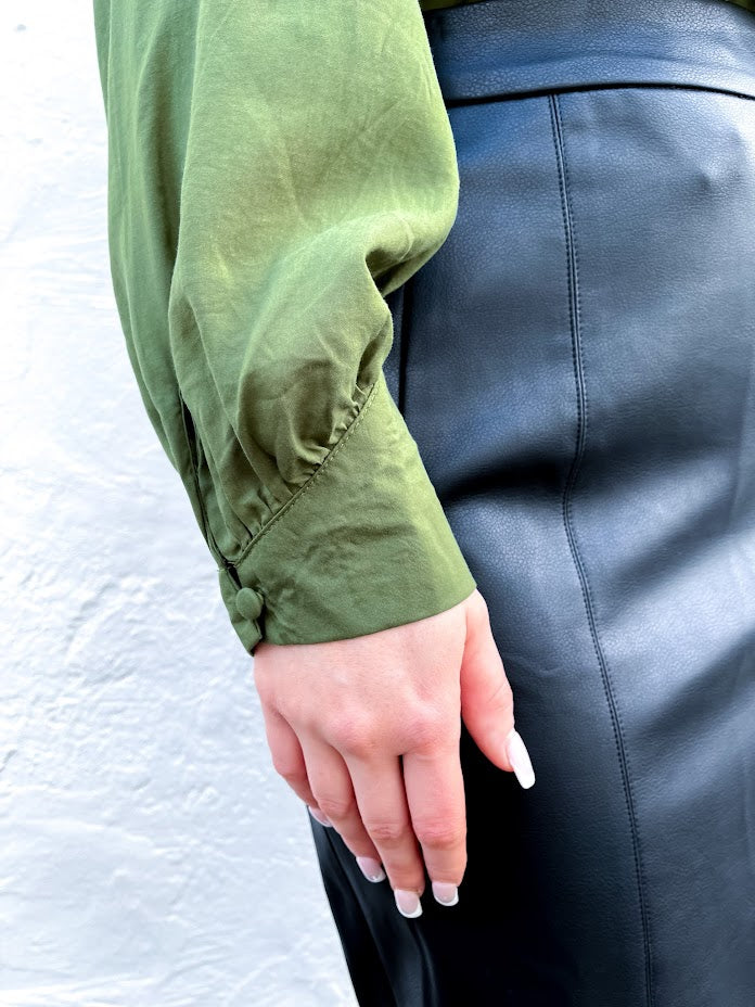 PLEATHER FITTED MIDI SKIRT