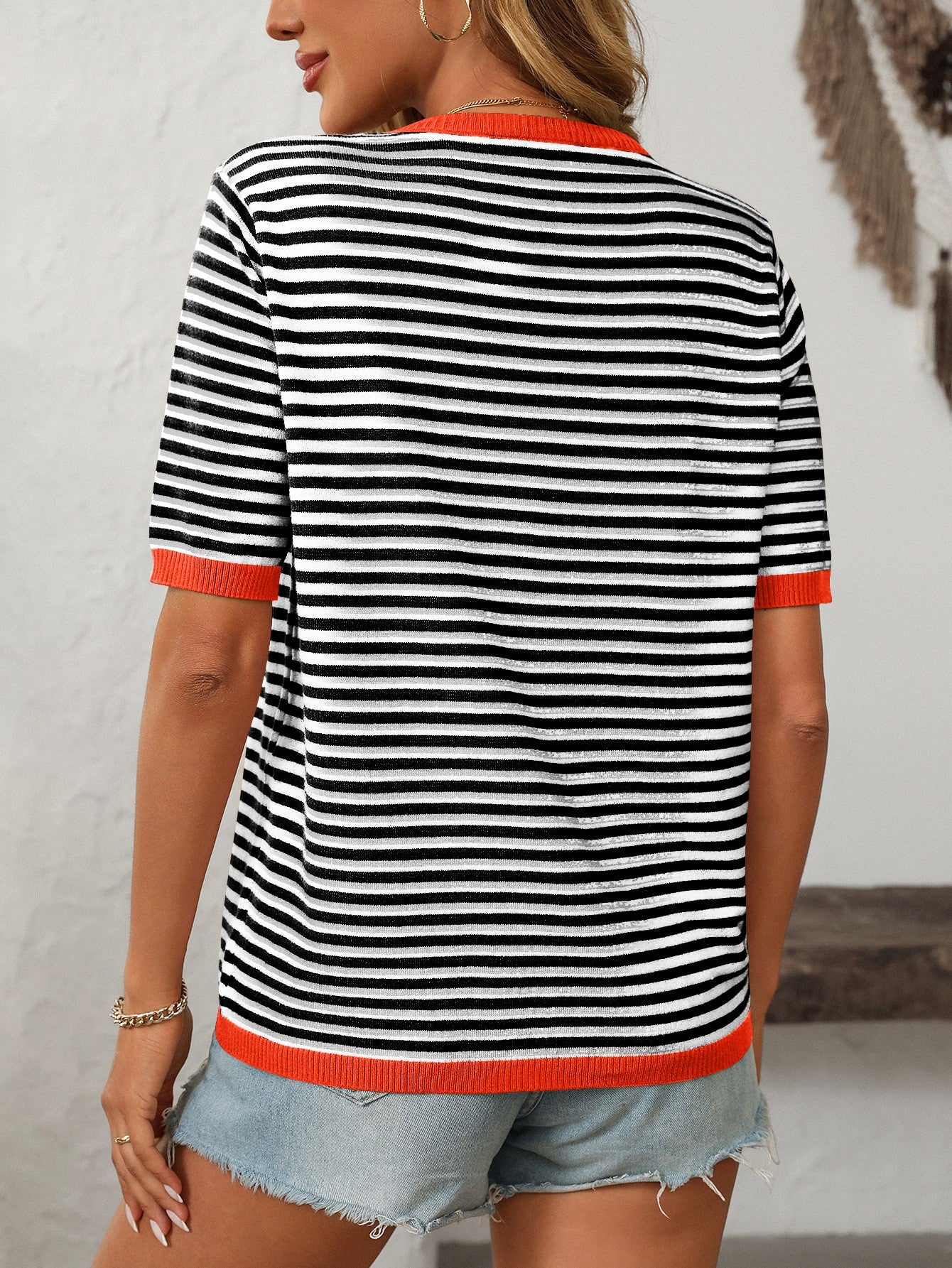CONTRAST STRIPE KNIT TEE