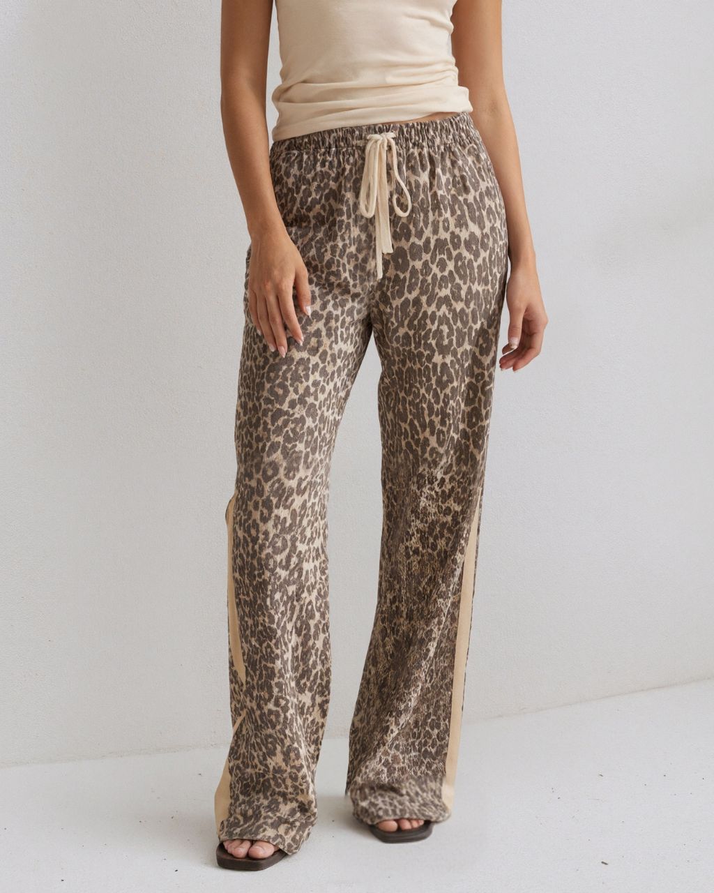 ANIMAL PRINT DENIM RELAXED PANT