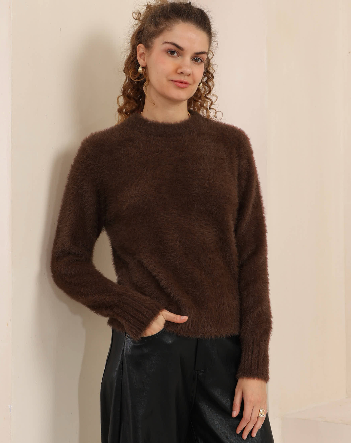 FLUFFY FITTED JUMPER