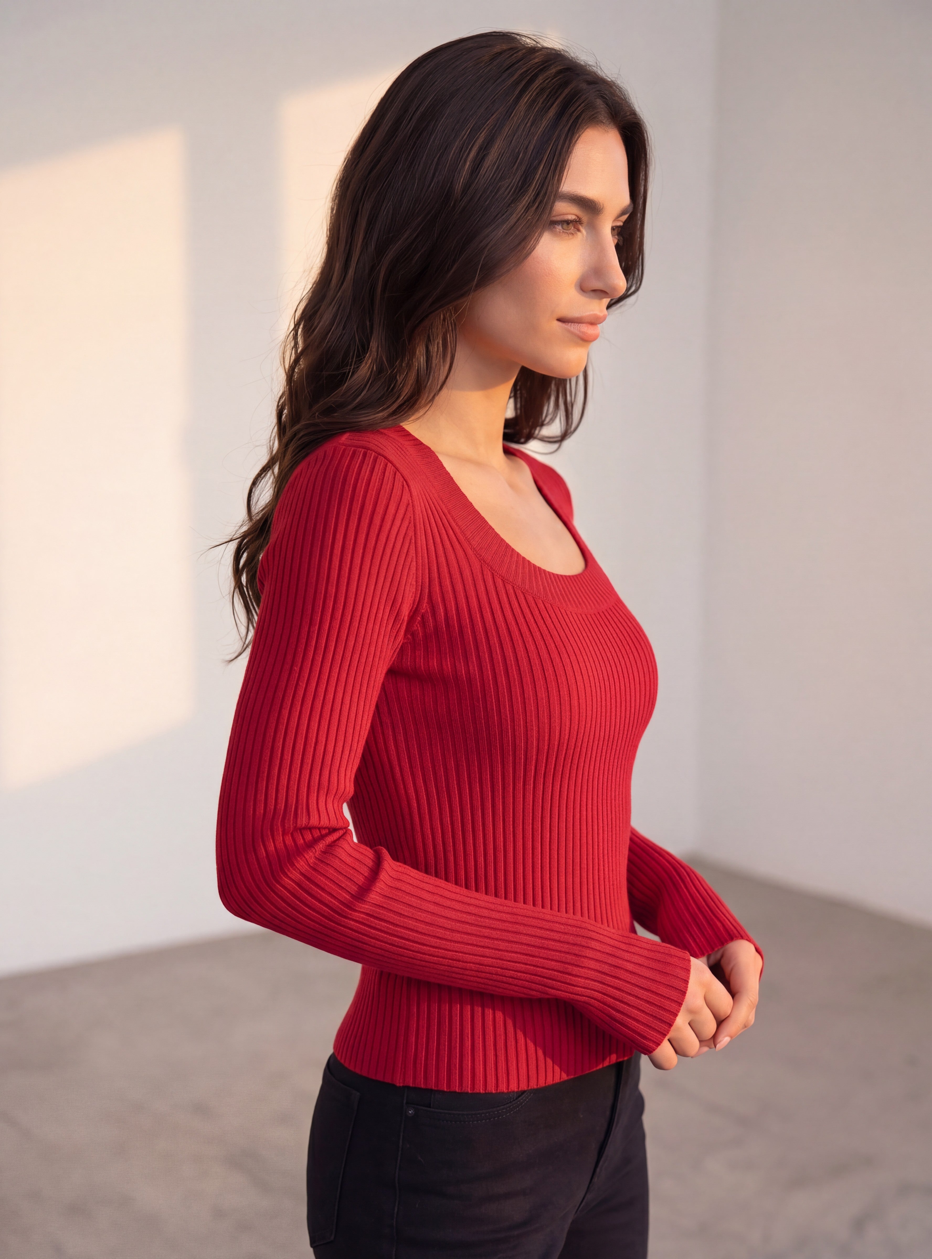 SCOOP NECK RIBBED TOP
