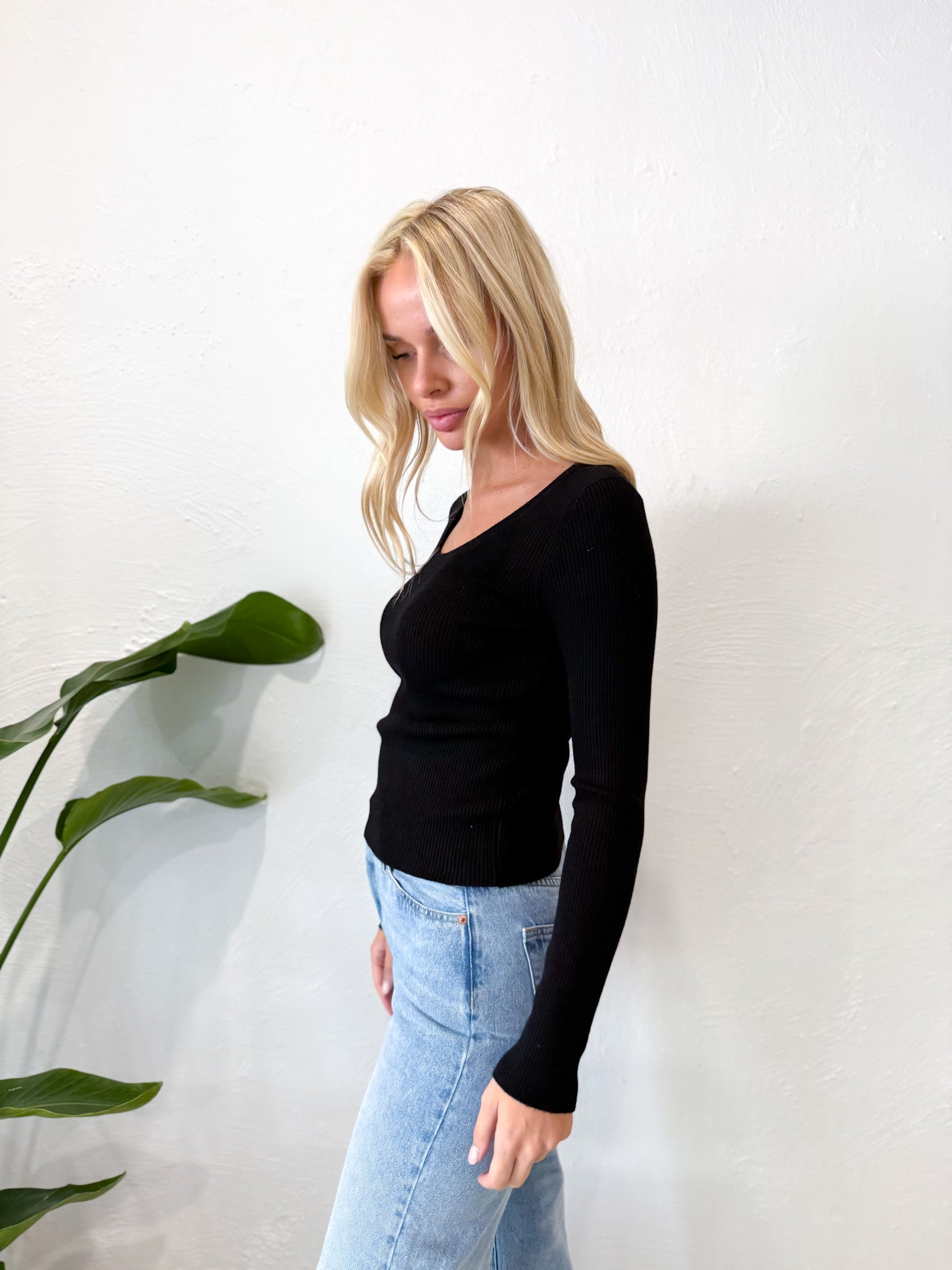RIB SCOOP NECK KNIT