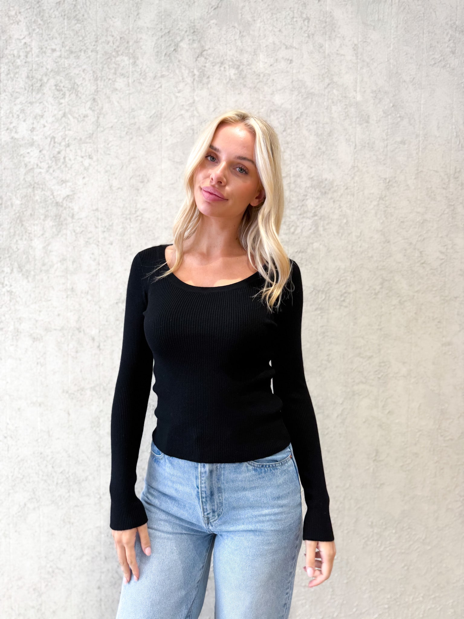 RIB SCOOP NECK KNIT