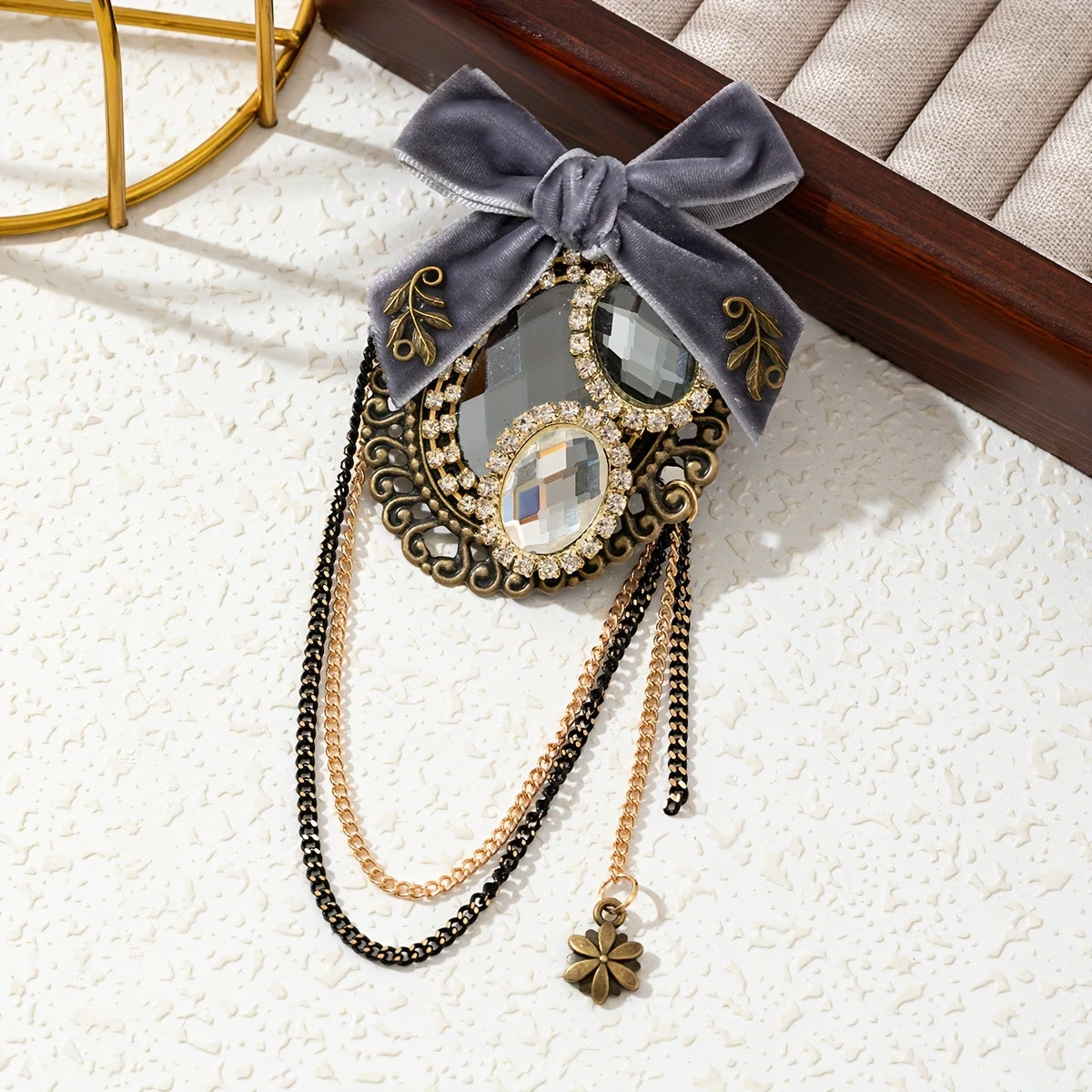 SOHO ANTIQUE BROOCH