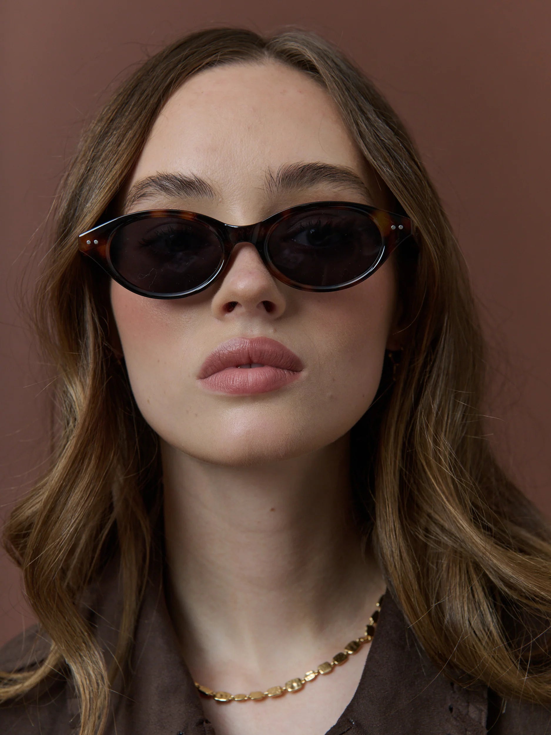 Aire Oval Frame Sunglasses in Tort