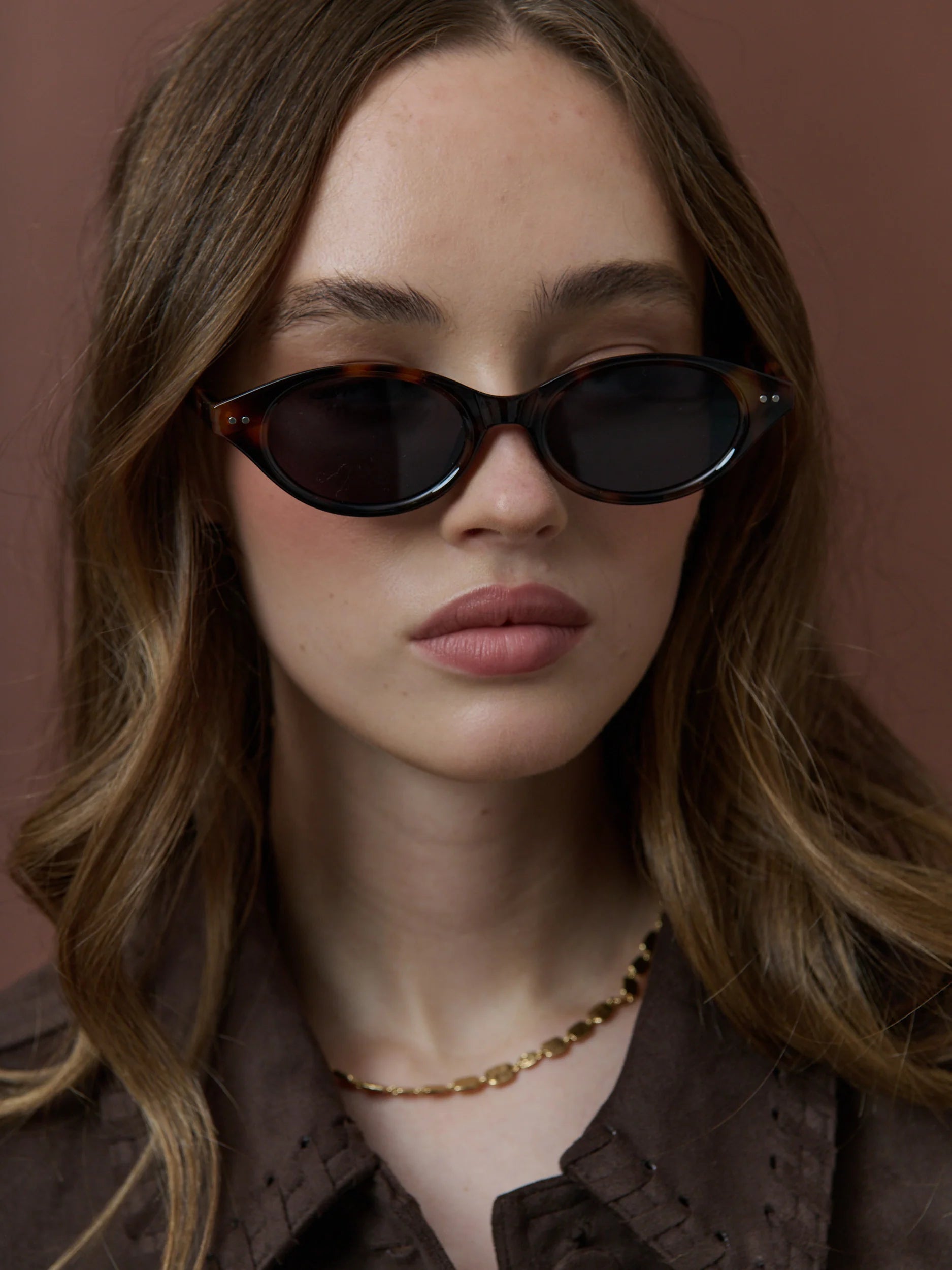 Aire Oval Frame Sunglasses in Tort