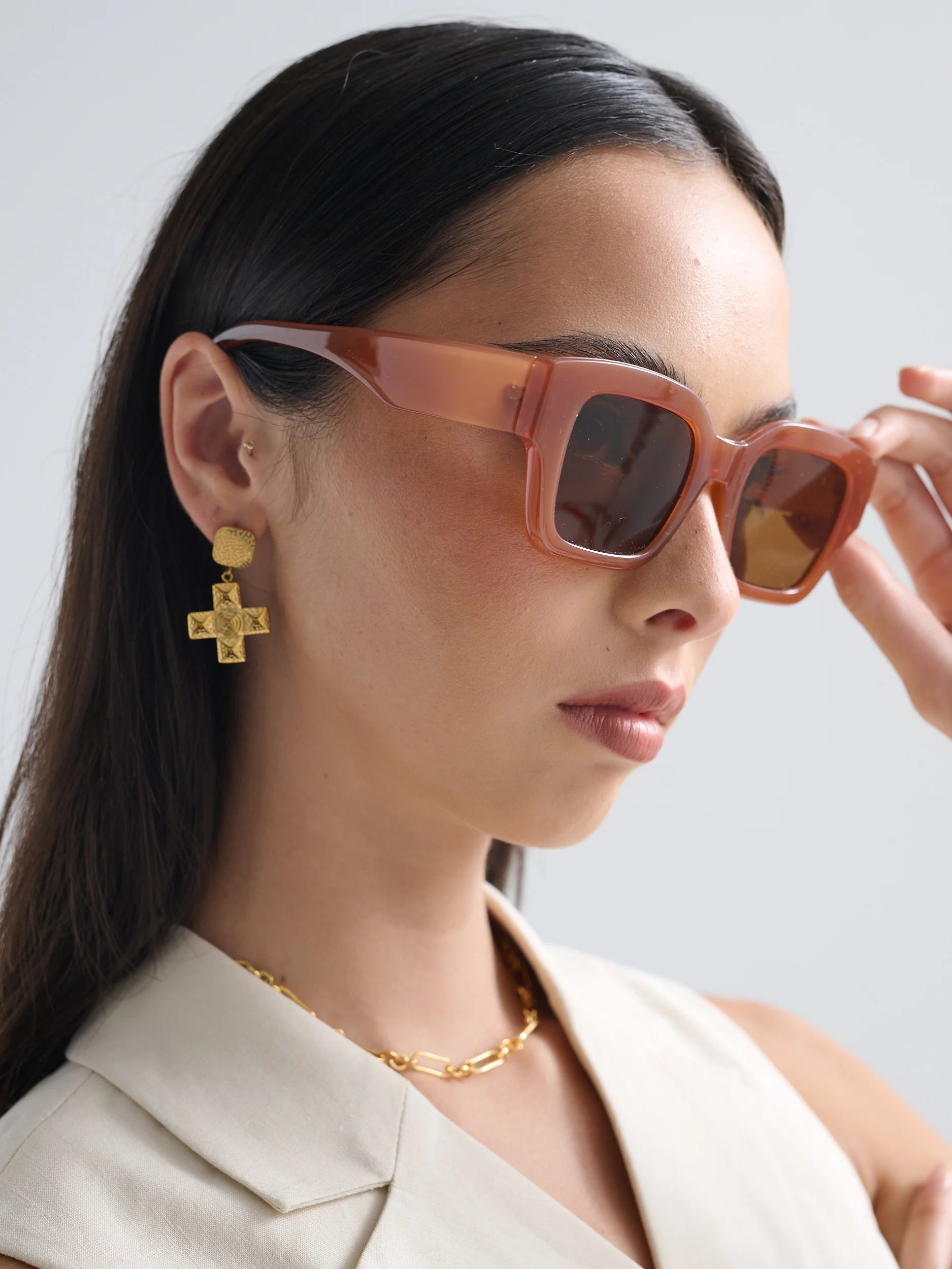 Jollie Angular Sunglasses in Brown