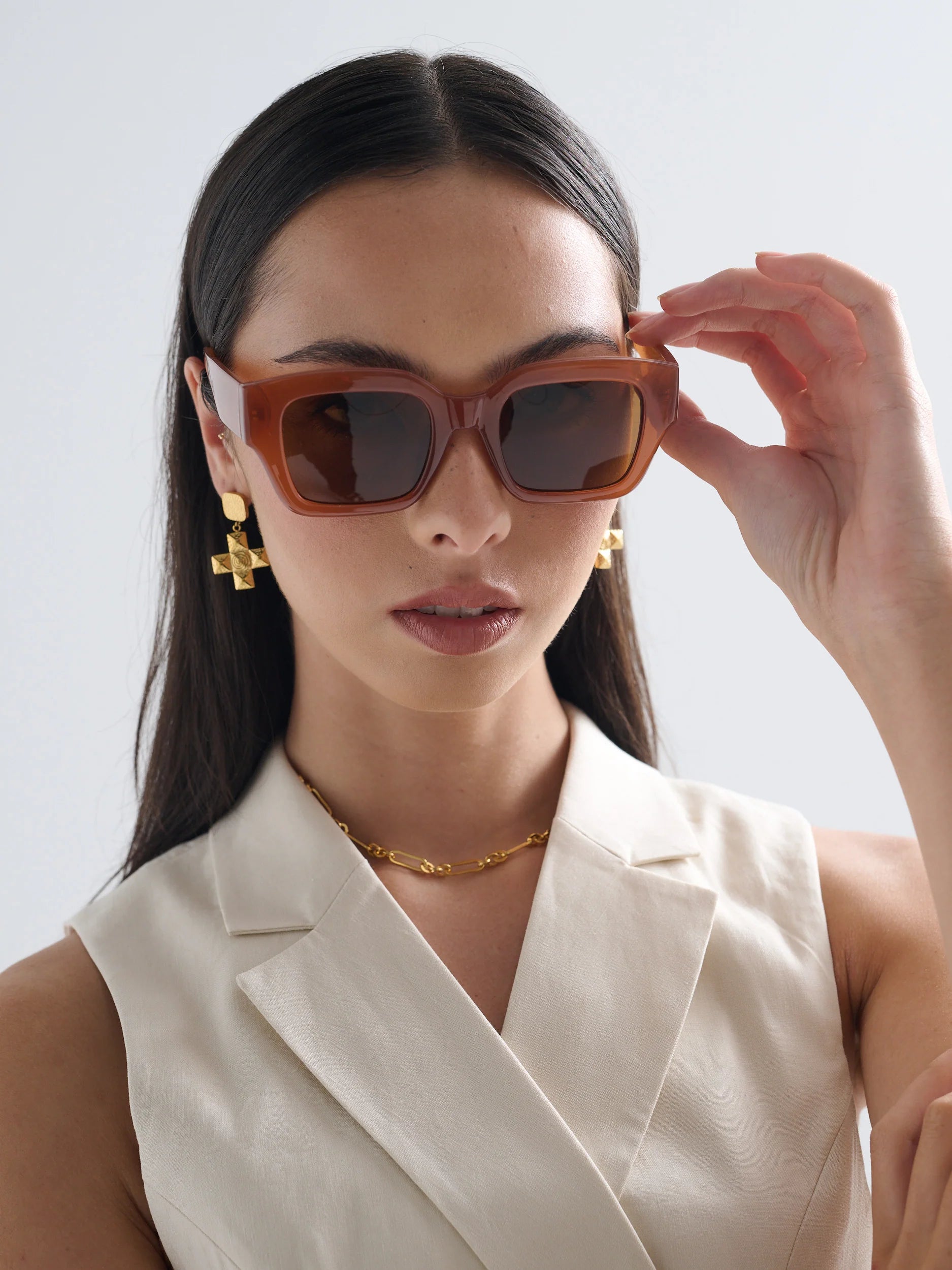 Jollie Angular Sunglasses in Brown