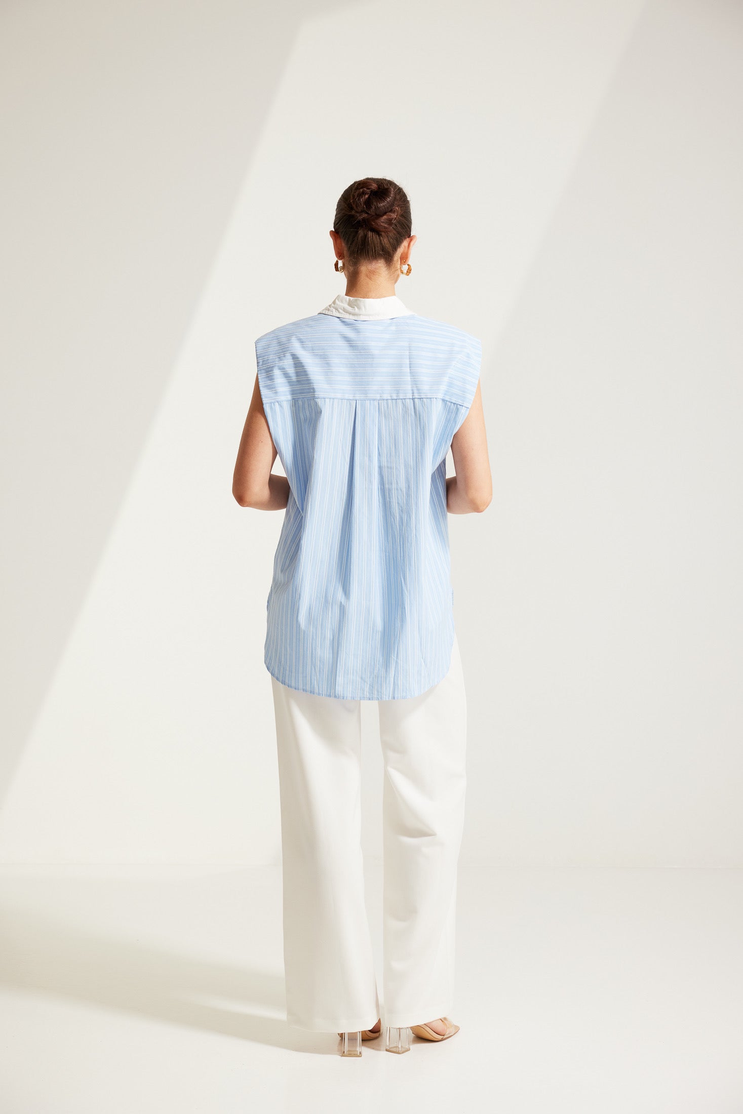 DELLA CONTRAST SLEEVELESS SHIRT