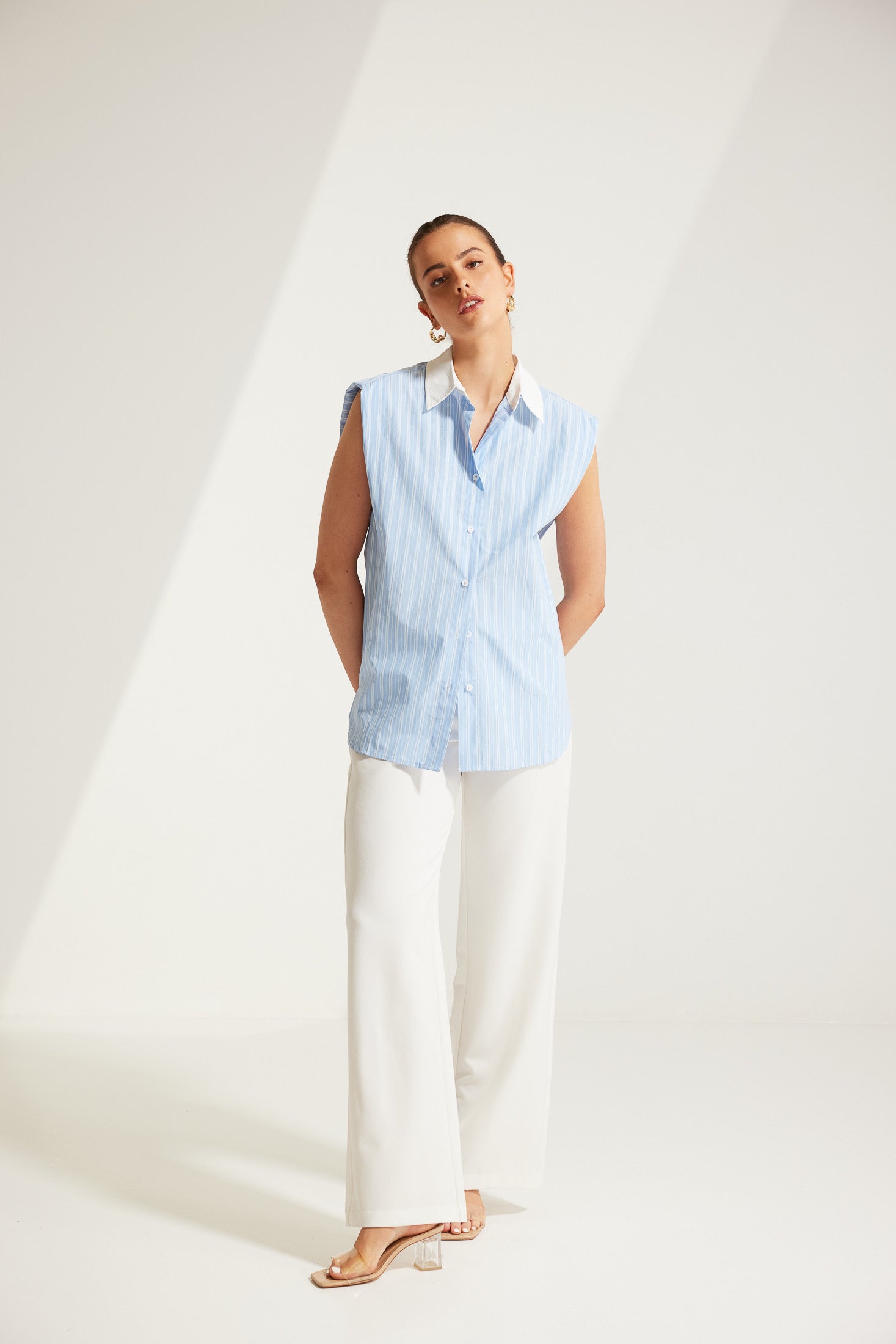 DELLA CONTRAST SLEEVELESS SHIRT