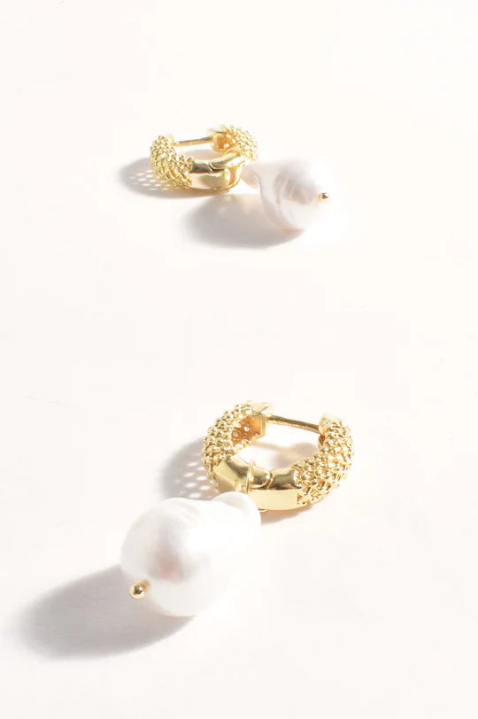 Baroque Pearl Patterned Hoops (Gold)