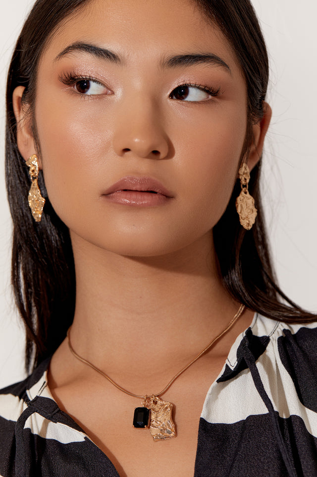 CHARM AND JEWEL SHORT NECKLACE