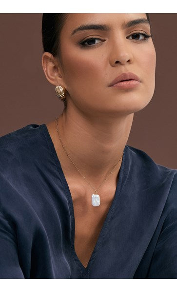 DAINTY SQUARE PEARL PENDANT NECKLACE