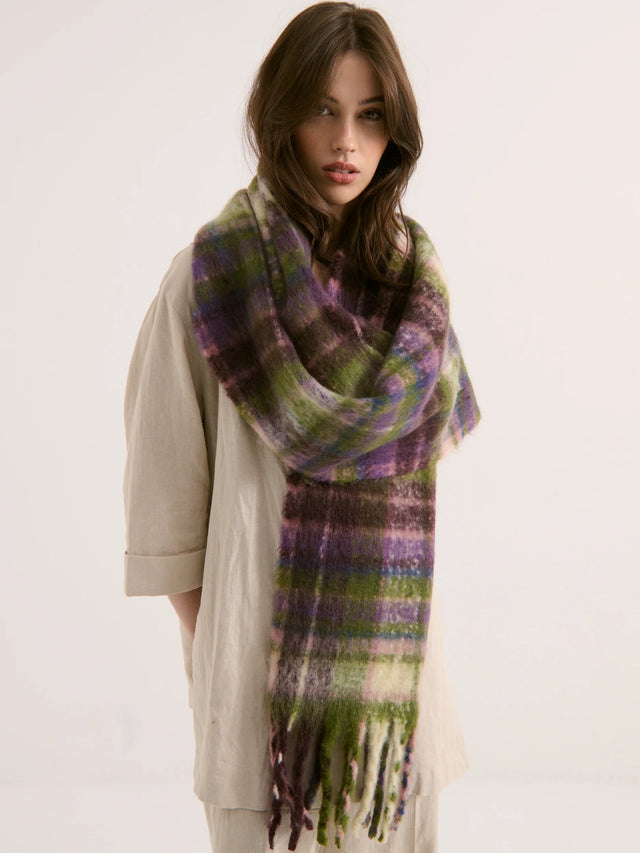 Vacanza Fluffy Scarf