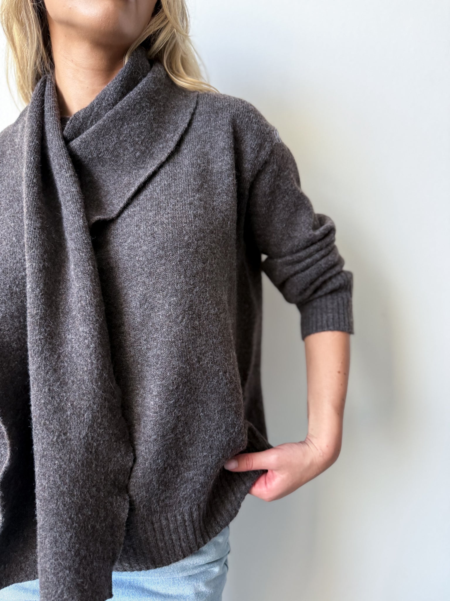 SCARF KNIT JUMPER