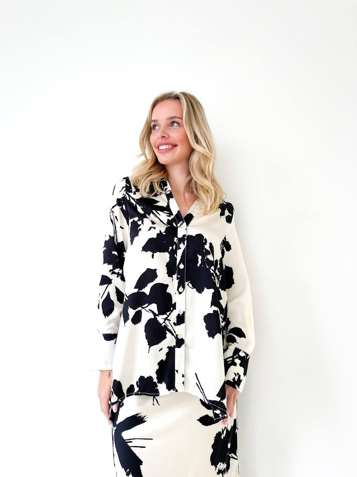 BLACK LEAF SATIN SKIRT