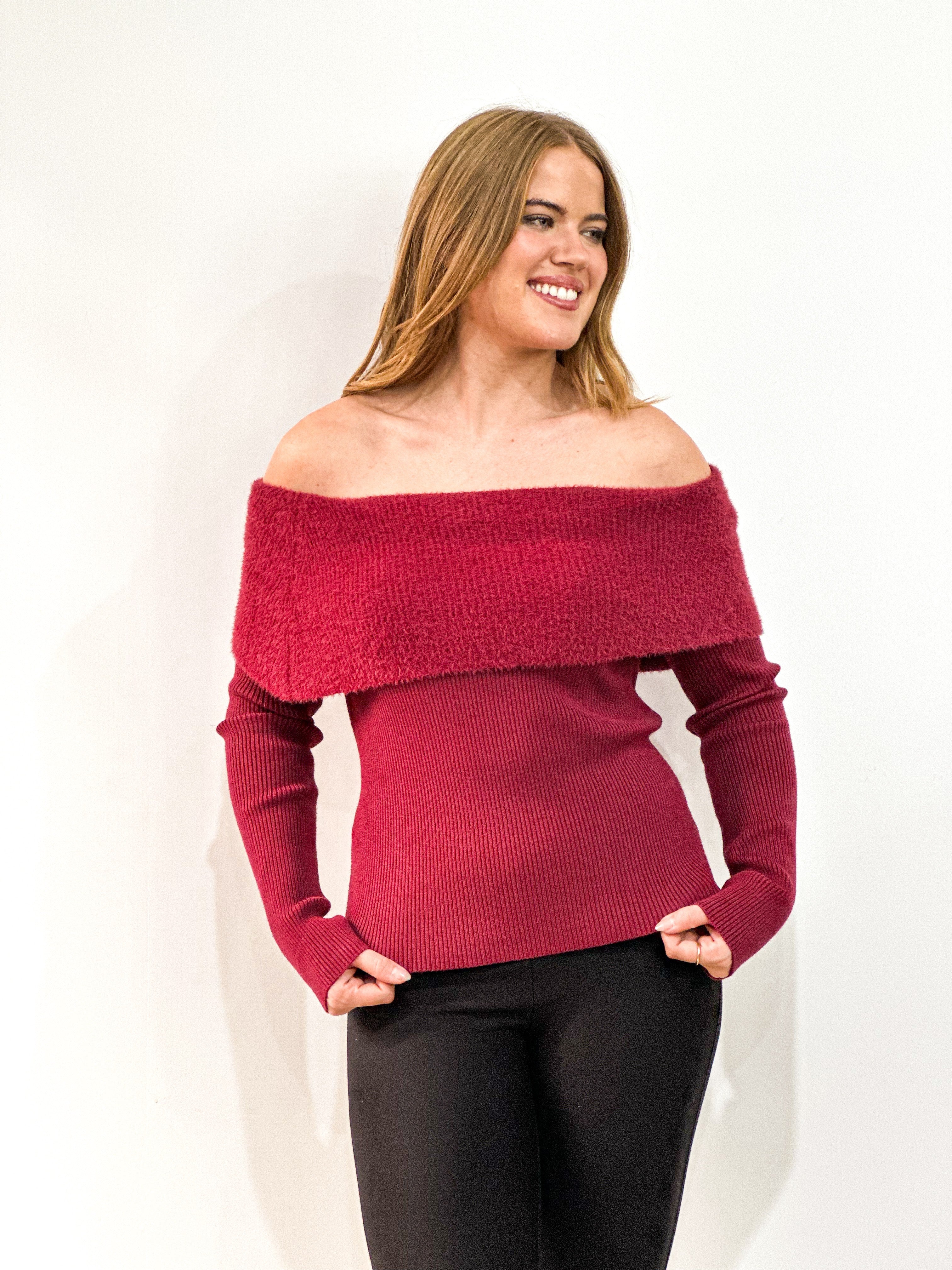 OFF SHOULDER KNIT