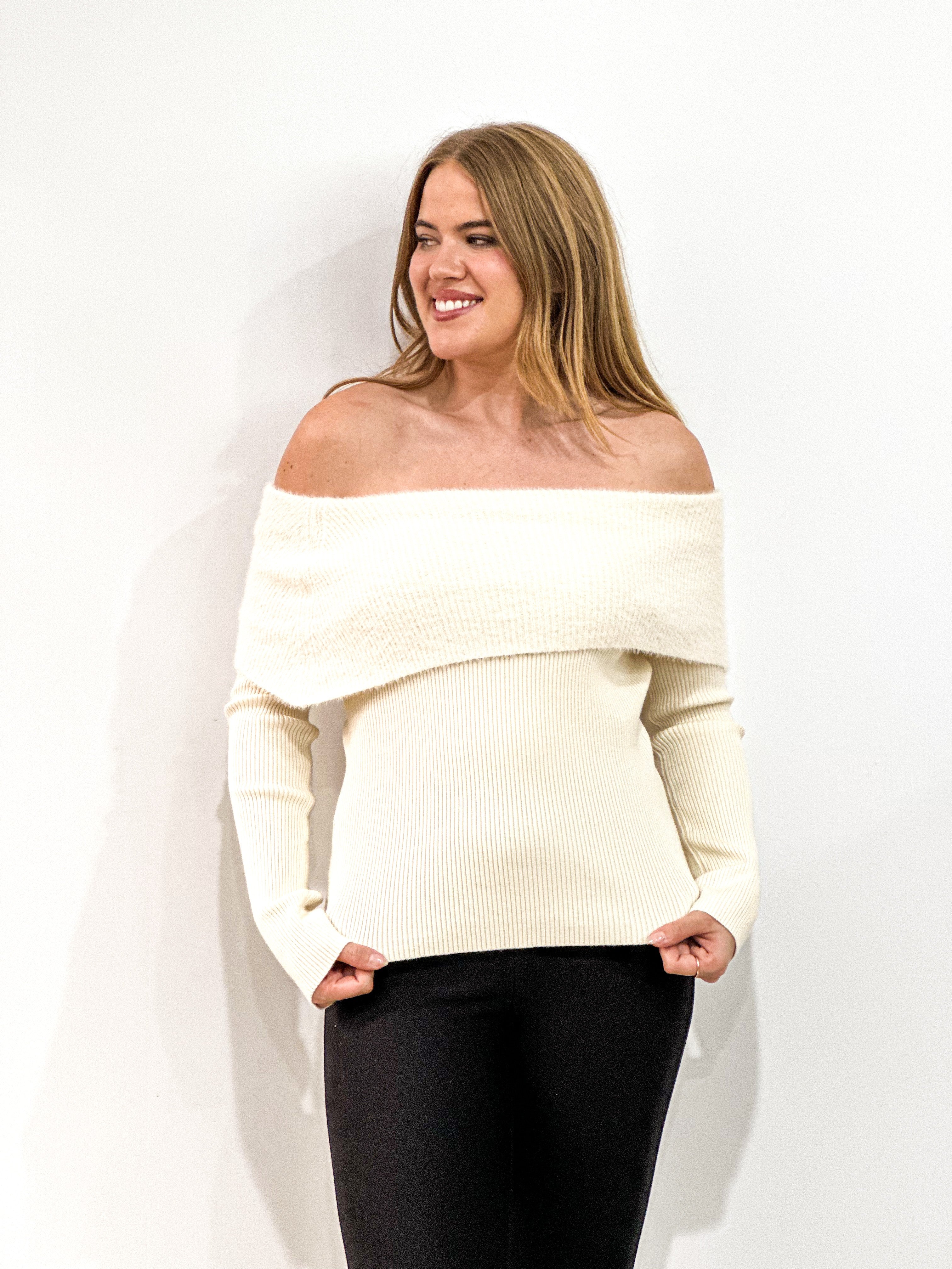 OFF SHOULDER KNIT