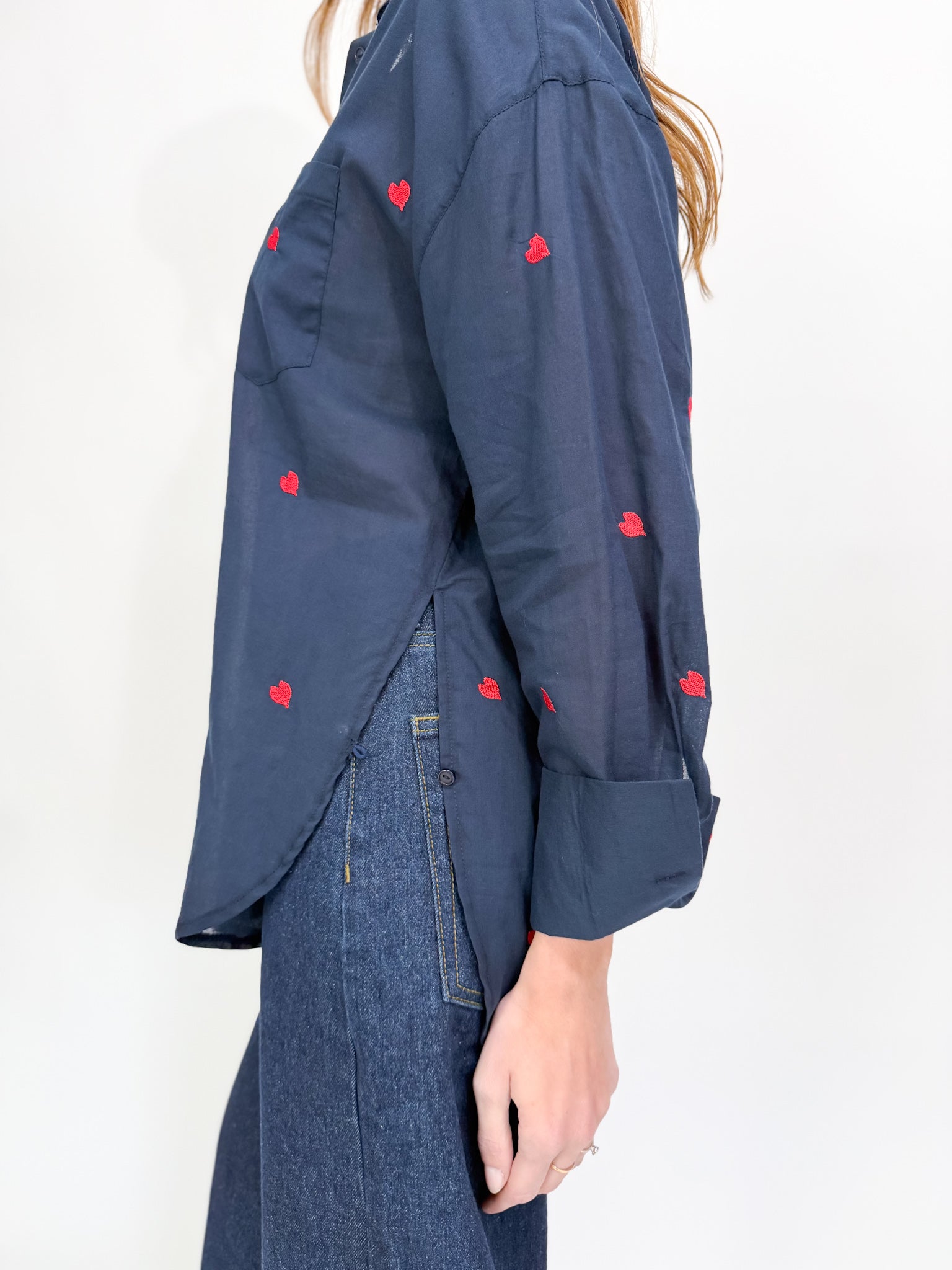 HEART MOTIF SHIRT - NAVY