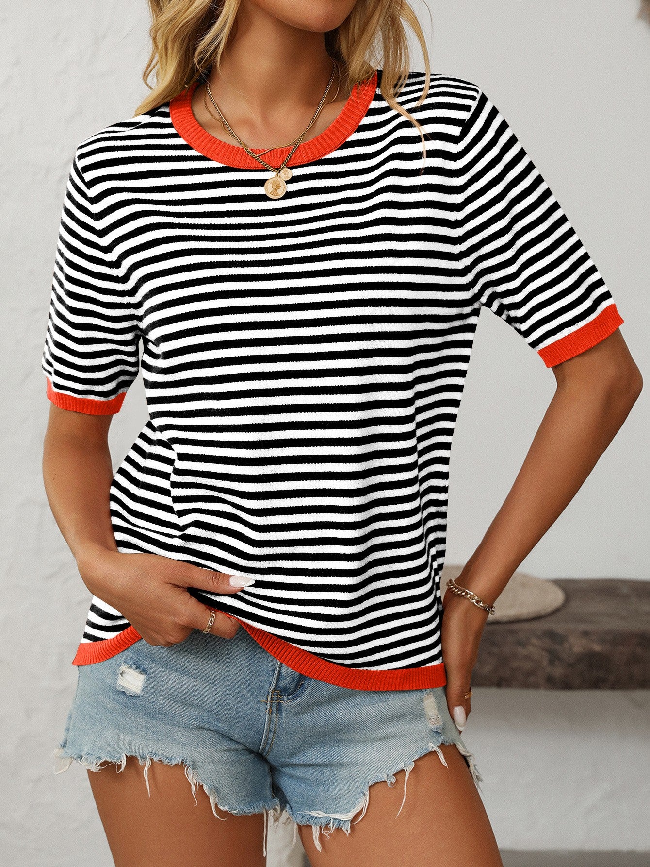 CONTRAST STRIPE KNIT TEE