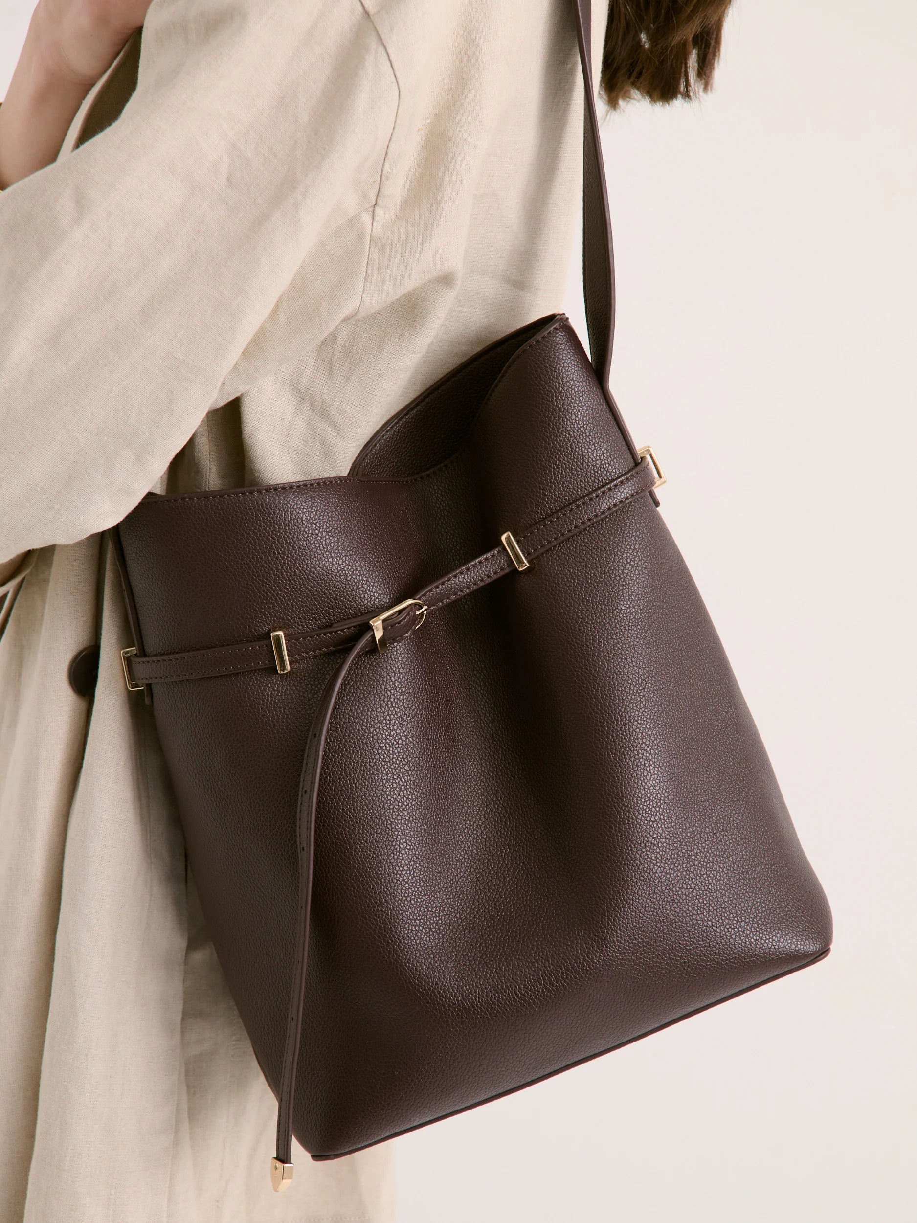 Leonie Belt Bucket Bag in Brown
