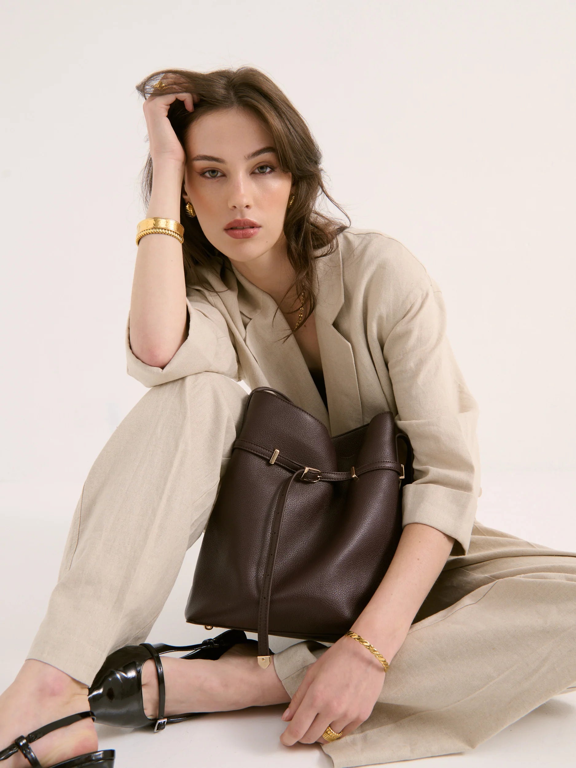Leonie Belt Bucket Bag in Brown