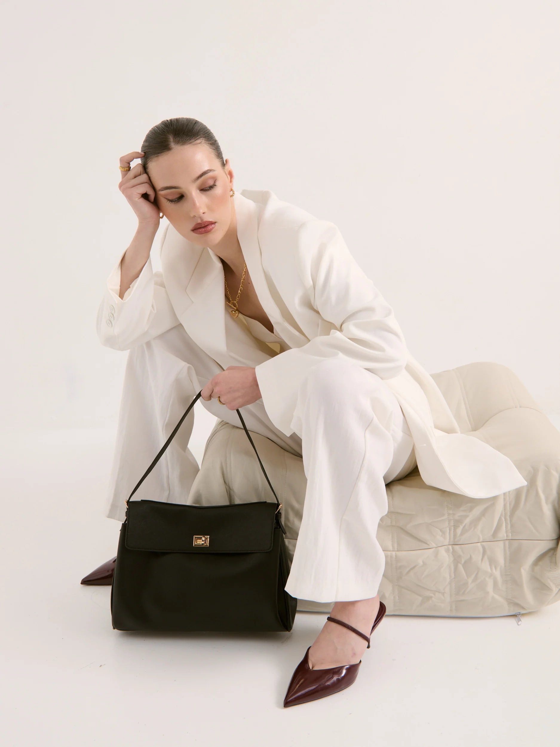 The Isabeau Black Classic Shoulder Bag