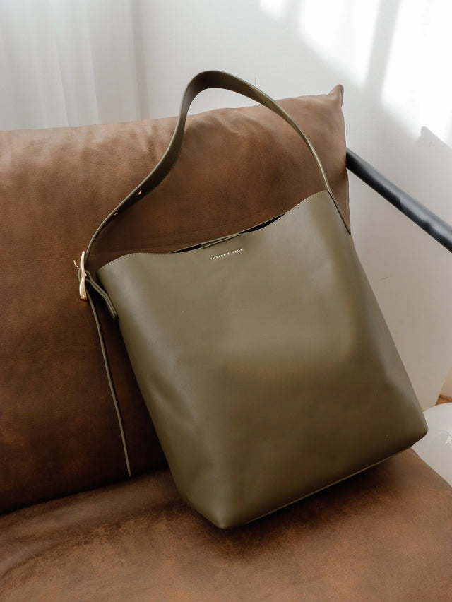 Gwen Bucket Bag in Olive