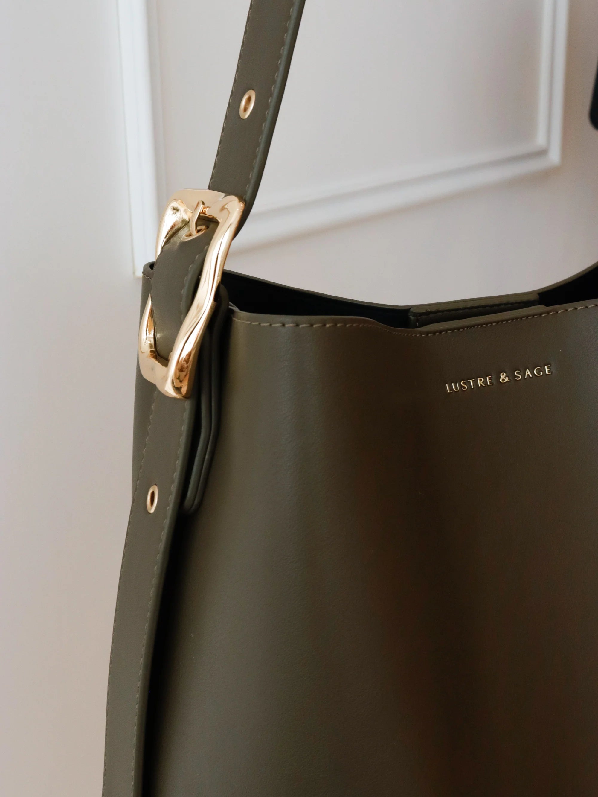 Gwen Bucket Bag in Olive