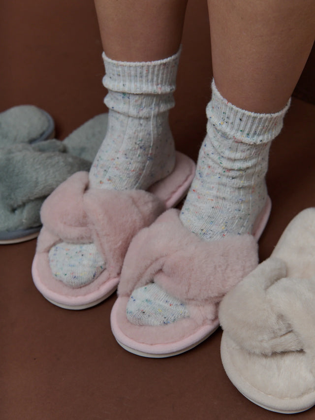 Knotted Fluffy Slippers in Pink