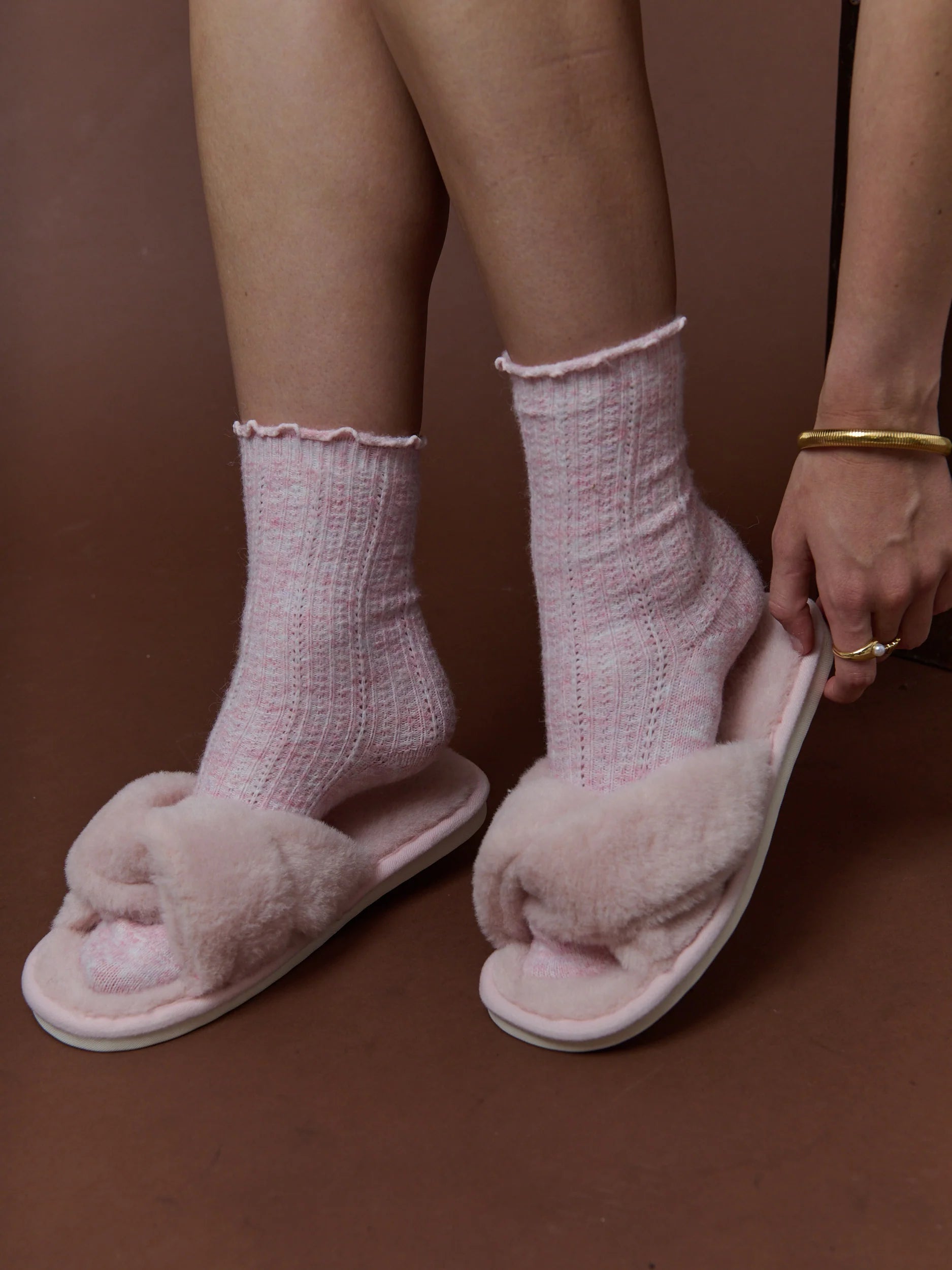 Knotted Fluffy Slippers in Pink