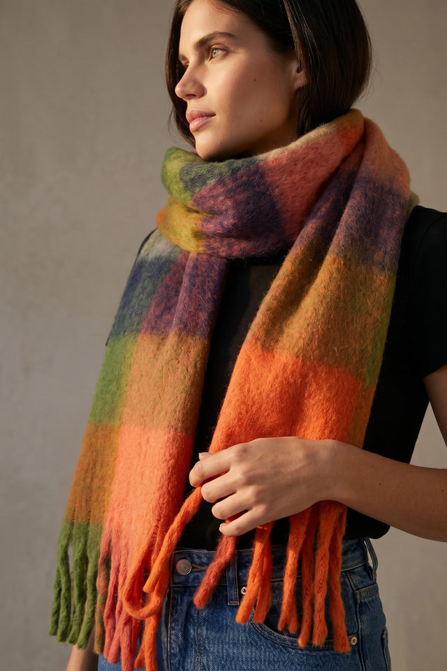 FLUFFY CHECK SCARF
