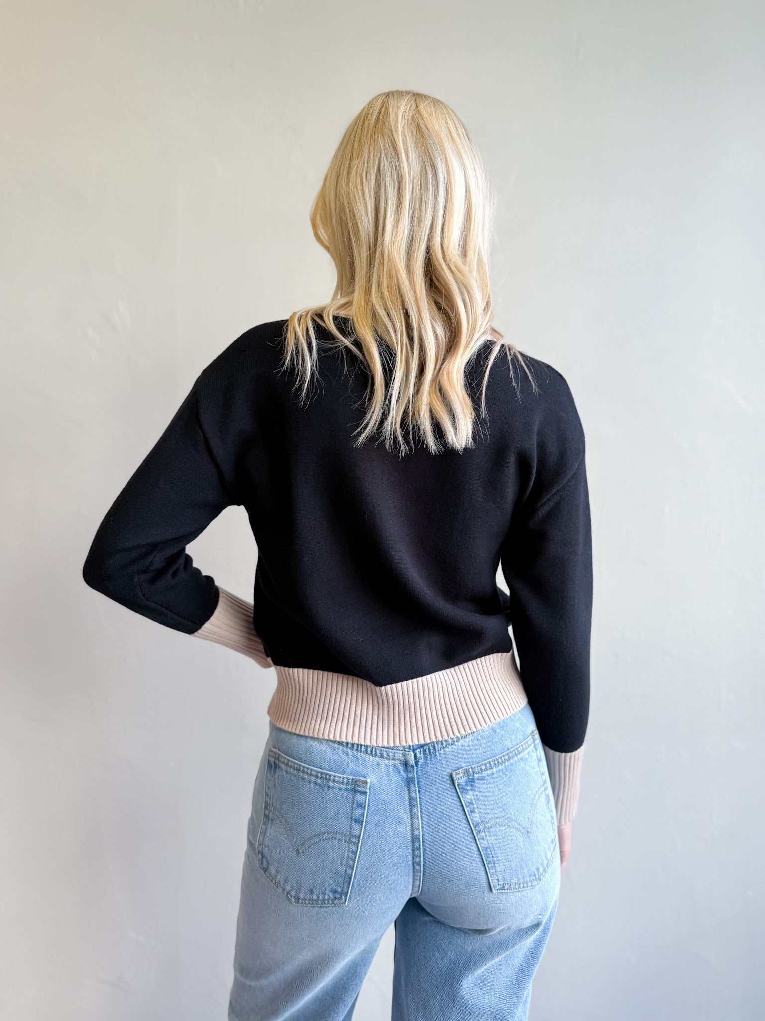 CONTRAST CROP JUMPER