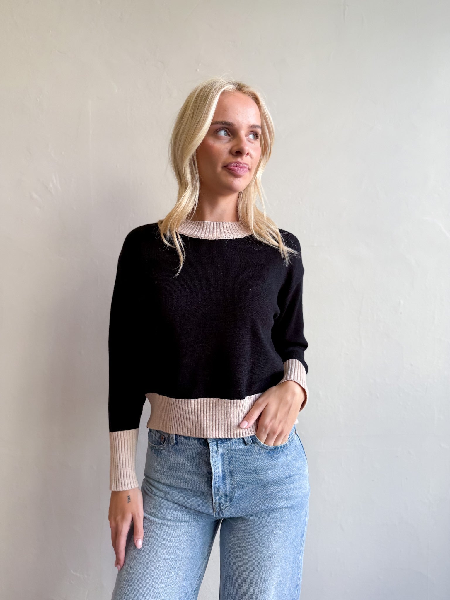 CONTRAST CROP JUMPER
