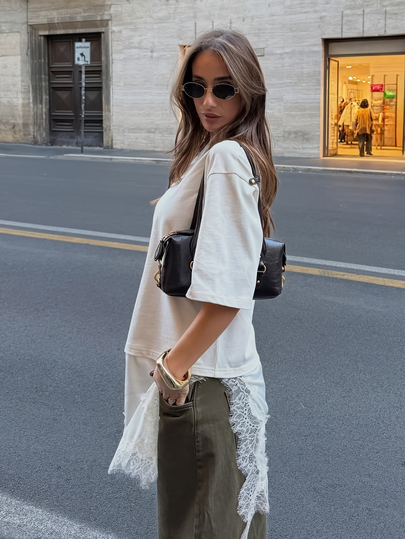 CONTRAST OVERSIZED TEE